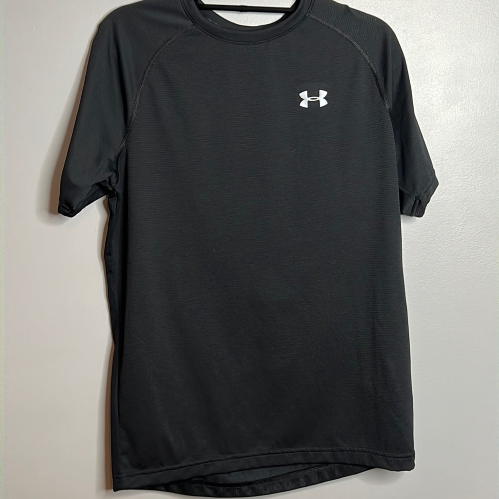 Under Armour black heat gear short sleeve shirt size medium